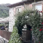 Du Château De Retourtour Hébergement de vacances *
